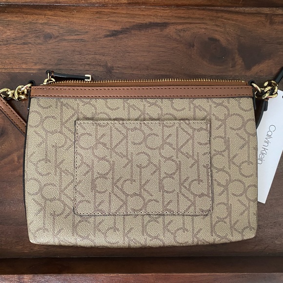 Closet Closing Sunday!! Taking Offers! MICHAEL KORS & CALVIN KLEIN Purses - Picture 5 of 13